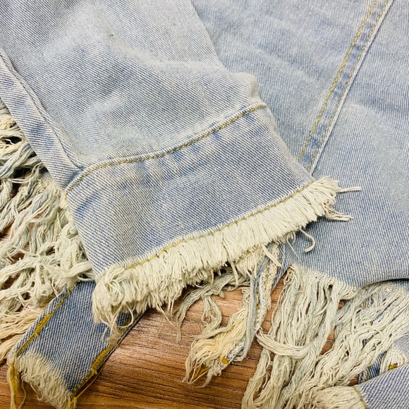 Cropped fringe jean jacket ripped light blue size small adult - Picture 5 of 9